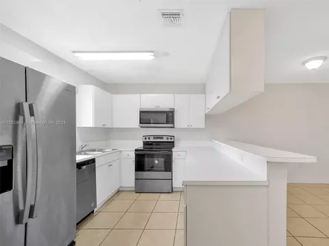 2314 Johnson St #17C, Hollywood, FL 33020