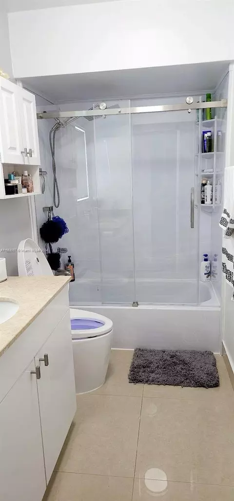 Bath - 1676 W 72nd St, Hialeah, FL 33014 photo 8 of 8