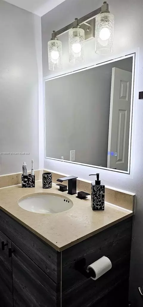 Bath - 1676 W 72nd St, Hialeah, FL 33014 photo 1 of 8