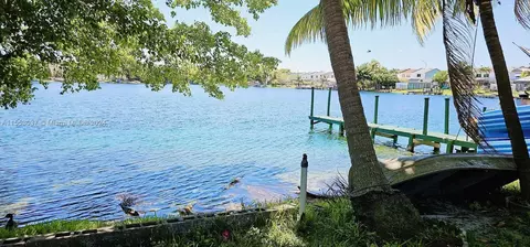 View/Area - 1676 W 72nd St, Hialeah, FL 33014 photo 3 of 4