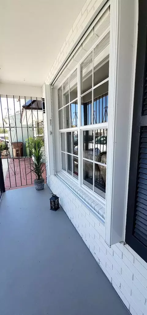 Exterior - 1676 W 72nd St, Hialeah, FL 33014 photo 4 of 9