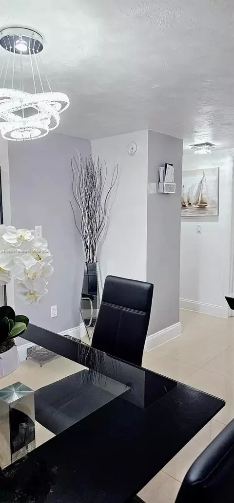 Dining - 1676 W 72nd St, Hialeah, FL 33014 photo 4 of 8