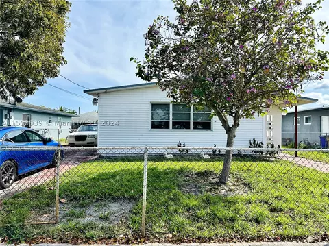 216 SW 1st St, Deerfield Beach, FL 33441