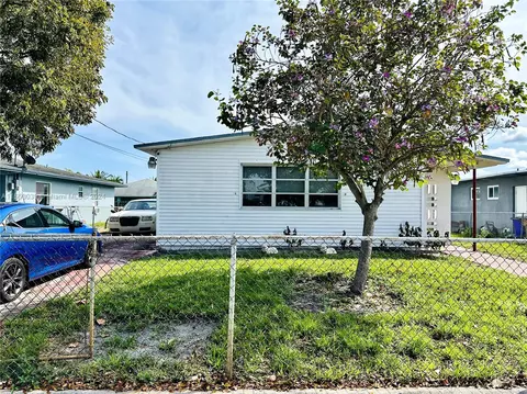 216 SW 1st St, Deerfield Beach, FL 33441
