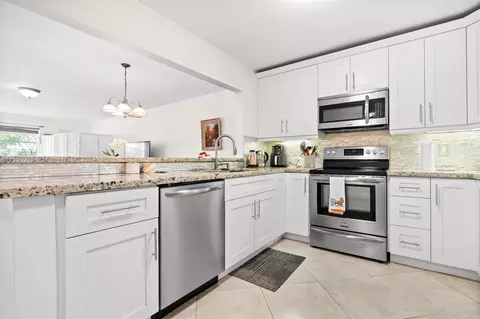 22605 SW 66th Ave #204, Boca Raton, FL 33428