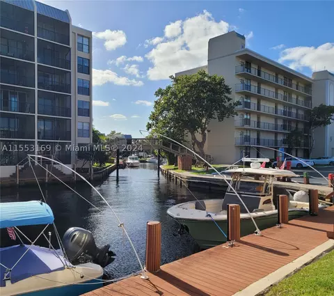 8 Royal Palm Way #1060, Boca Raton, FL 33432