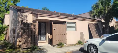1220 NW 122nd Ter, Pembroke Pines, FL 33026