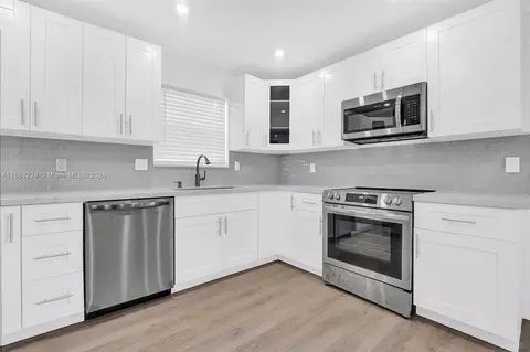 611 SW 11th Dr, Deerfield Beach, FL 33441