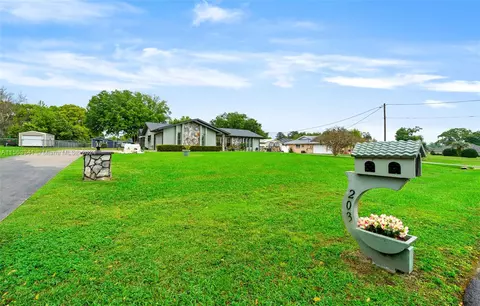 203 NE 52nd St, Ocala, FL 34479
