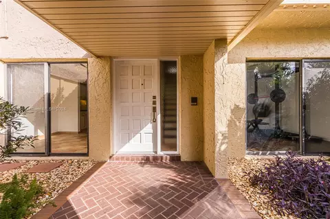 305 Dunwoody Ln #43, Hollywood, FL 33021