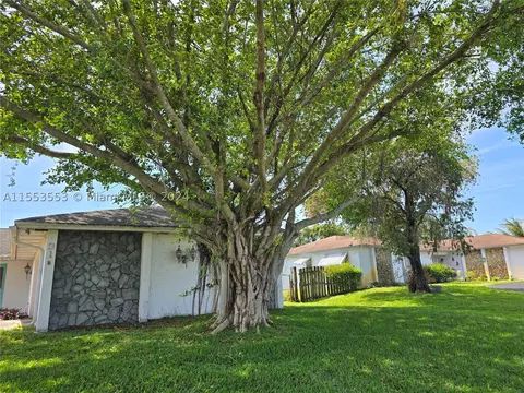 91 W Cypress Rd, Lake Worth, FL 33467