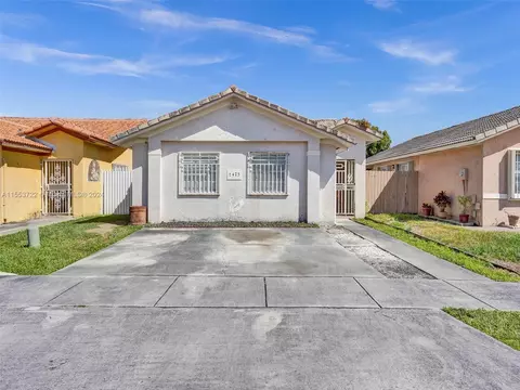 2473 W 72nd Pl, Hialeah, FL 33016