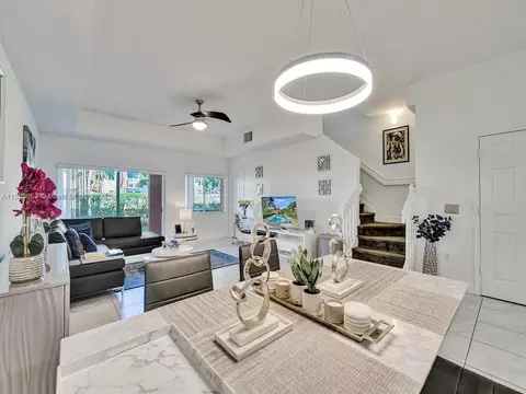 3335 Palomino Dr #312-3, Hollywood, FL 33024