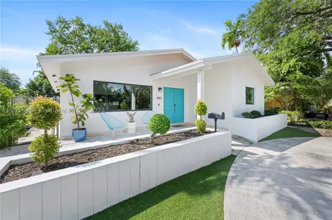 880 NE 122nd St, North Miami, FL 33161