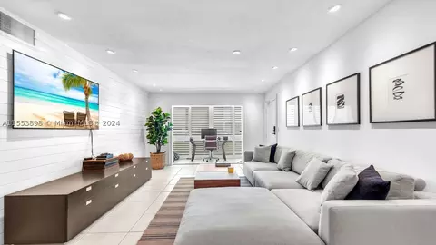 6477 Bay Club Dr #2, Fort Lauderdale, FL 33308