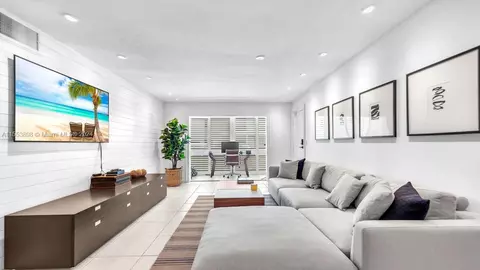 6477 Bay Club Dr #2, Fort Lauderdale, FL 33308