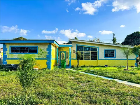 1940 NW 187th St, Miami Gardens, FL 33056