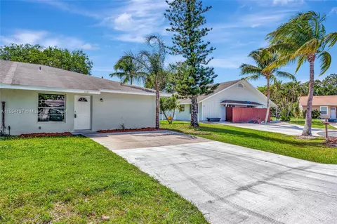 Exterior - 4488 SE Salvatori Rd, Stuart, FL 34997 photo 2 of 7
