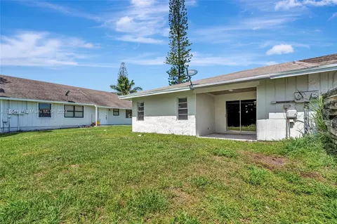 Exterior - 4488 SE Salvatori Rd, Stuart, FL 34997 photo 4 of 7