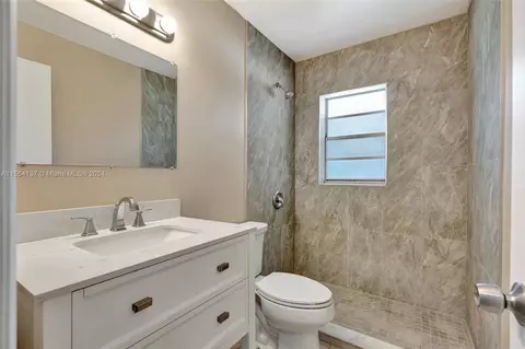 Bath - 4488 SE Salvatori Rd, Stuart, FL 34997 photo 1 of 2