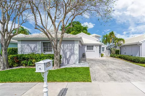 15221 S Wilshire Cir S, Pembroke Pines, FL 33027