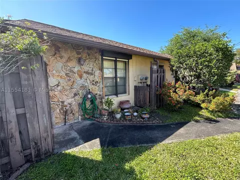 491 Briarwood Cir #1-61, Hollywood, FL 33024