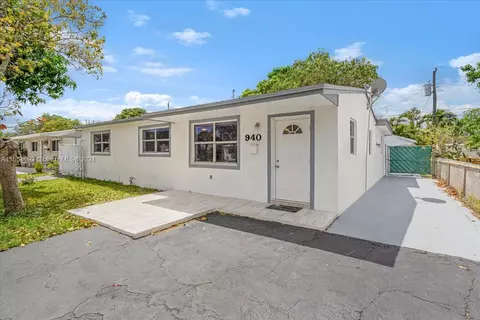 940 N 70th Way, Hollywood, FL 33024