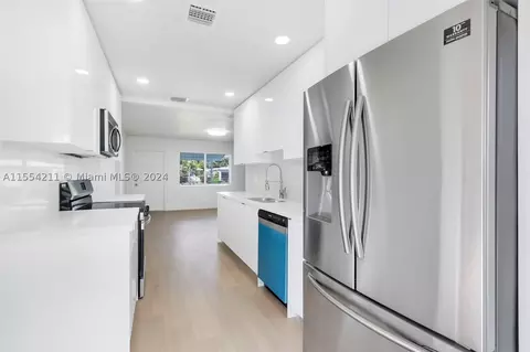 480 NW 49th St, Oakland Park, FL 33309