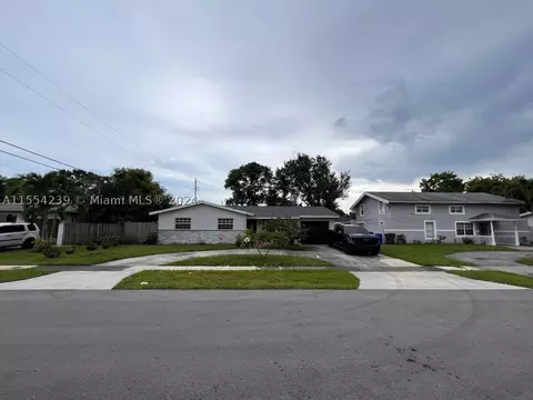 4410 NW 37th St, Lauderdale Lakes, FL 33319
