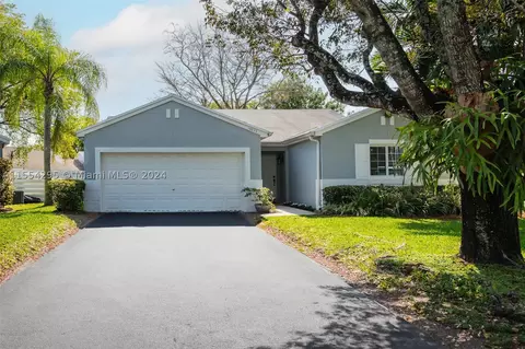 14633 SW 142nd Place Cir, Miami, FL 33186