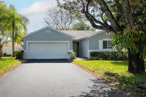 14633 SW 142nd Place Cir, Miami, FL 33186