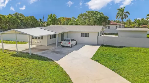 18395 SW 216th St, Miami, FL 33170