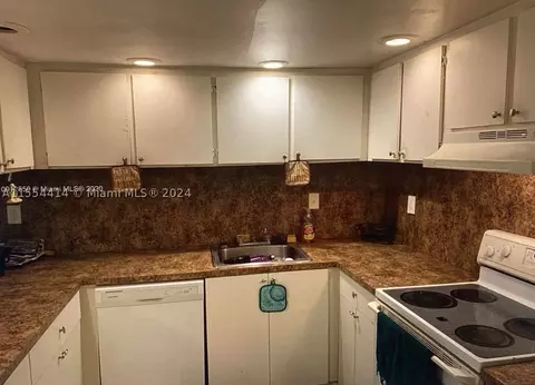 934 SW 74th Ave #0, North Lauderdale, FL 33068