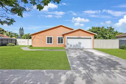 20040 NW 62nd Ave, Hialeah, FL 33015