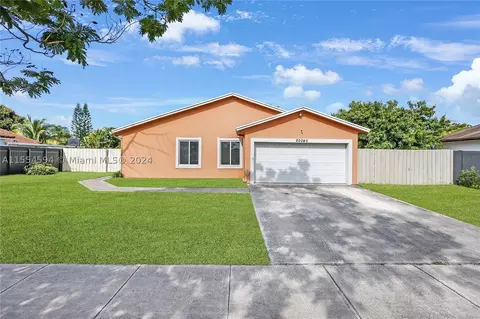 20040 NW 62nd Ave, Hialeah, FL 33015