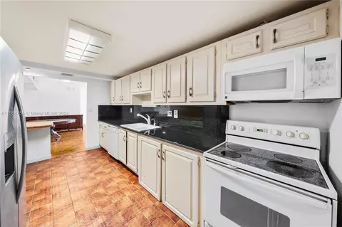 1121 Crandon Blvd #E306, Key Biscayne, FL 33149 photo 24