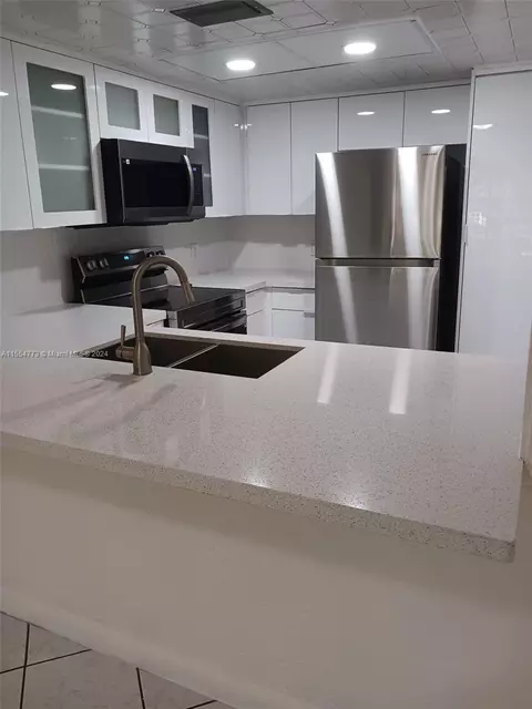 421 SE 10th St #A103, Dania Beach, FL 33004