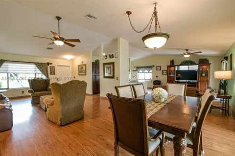 10101 SW 16th Ct, Davie, FL 33324