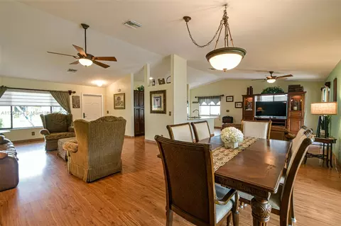 10101 SW 16th Ct, Davie, FL 33324