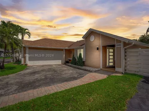 13910 SW 103rd Ter, Miami, FL 33186