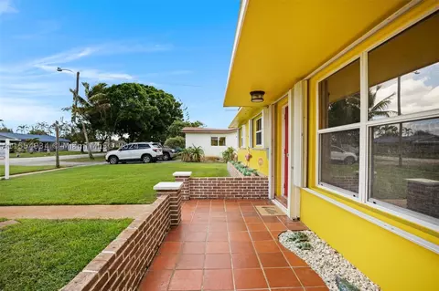 430 NW 76th Ave, Pembroke Pines, FL 33024