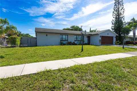 3598 Victoria Dr, West Palm Beach, FL 33406