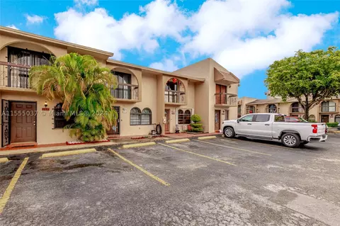 1044 W 79th St #46, Hialeah, FL 33014