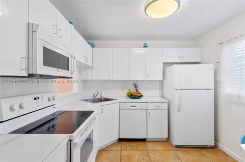 3120 Holiday Springs Blvd #305, Margate, FL 33063