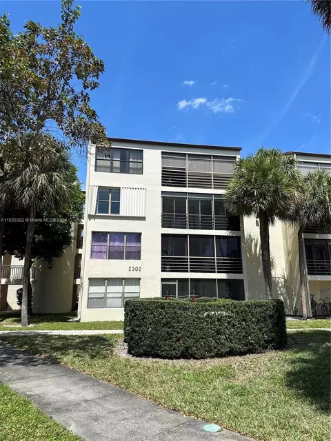 2302 S Cypress Bend Dr #306, Pompano Beach, FL 33069