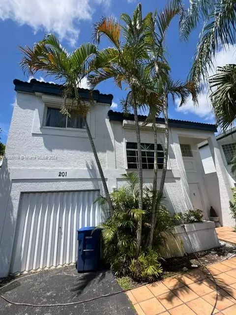 201 NE 212th St, Miami, FL 33179