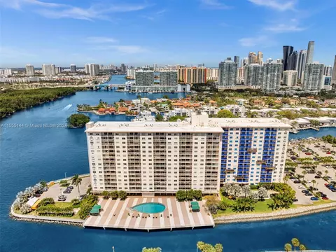 400 Kings Point Dr #1114, Sunny Isles Beach, FL 33160