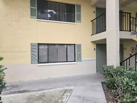 801 Meadows Cir #801, Boynton Beach, FL 33436