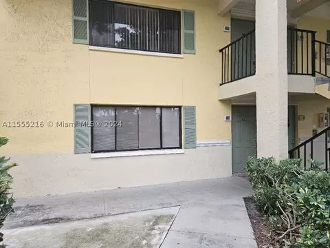 801 Meadows Cir #801, Boynton Beach, FL 33436