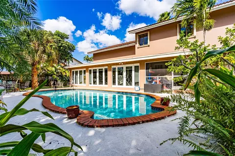 7300 N Augusta Dr, Hialeah, FL 33015